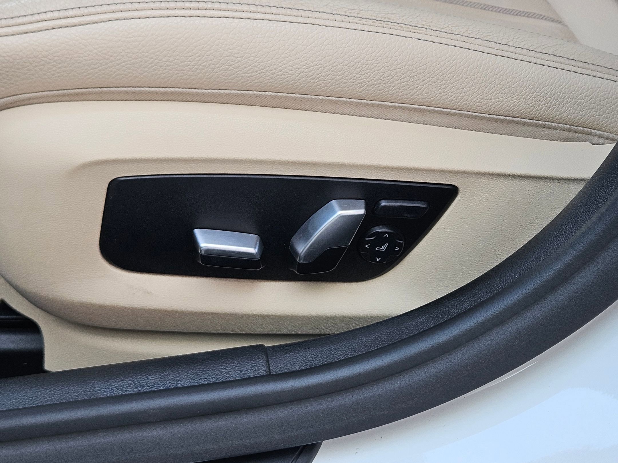 Used 2018 BMW 530i w/ Premium Package image 21