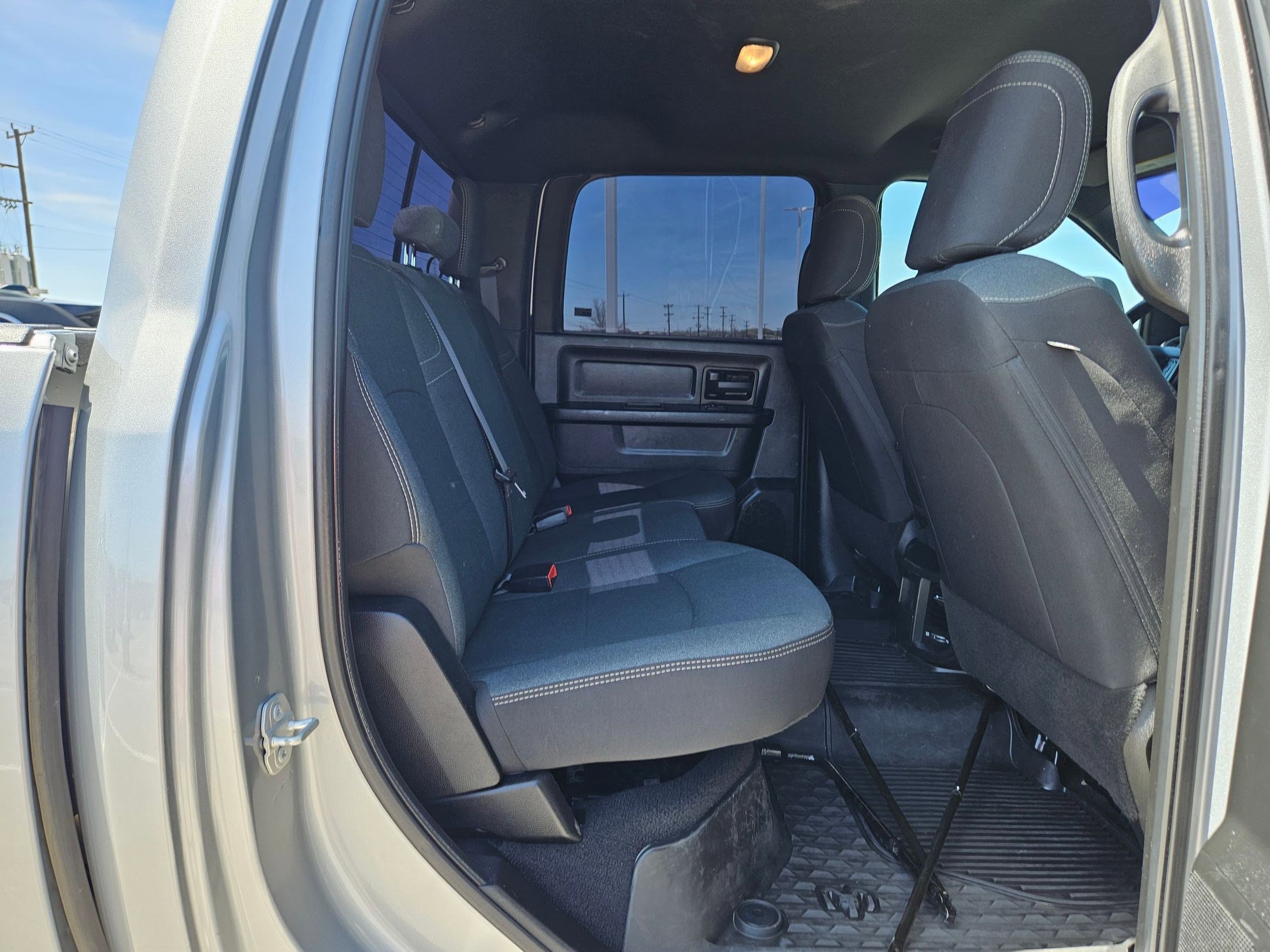 Used 2024 RAM 2500 Tradesman w/ Chrome Appearance Group image 25