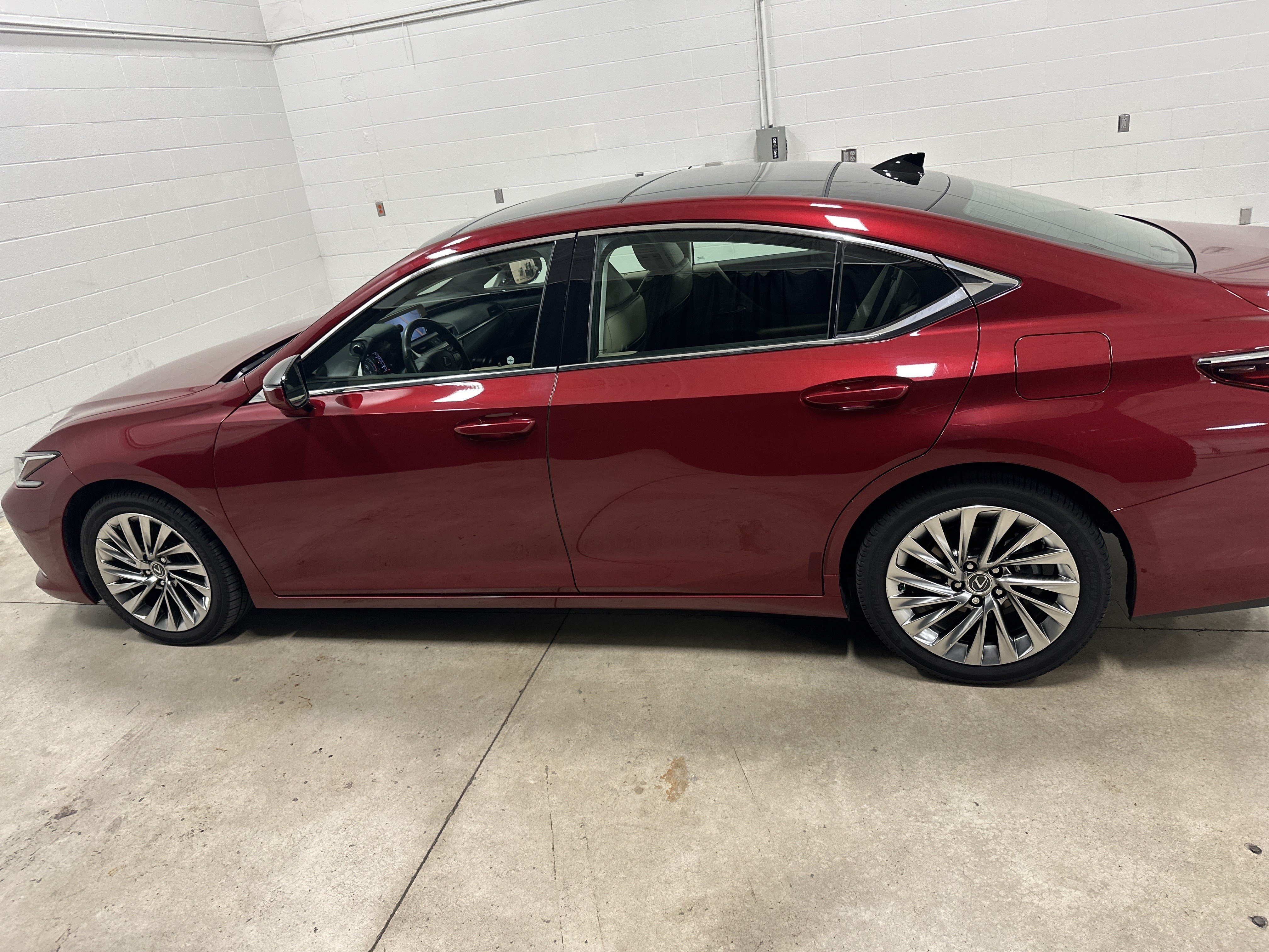 Used 2020 Lexus ES 350 Luxury w/ Accessory Package FWD image 7