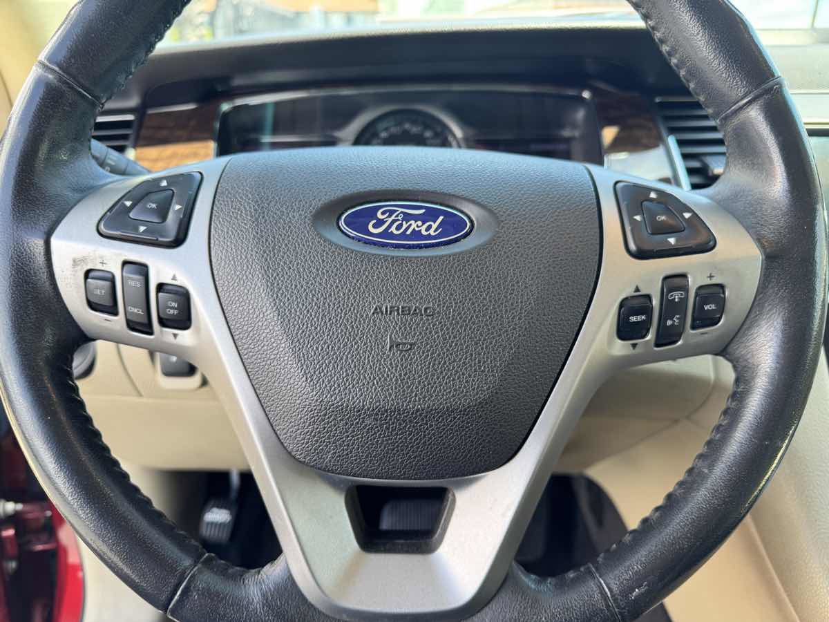 Used 2013 Ford Taurus Limited FWD image 39