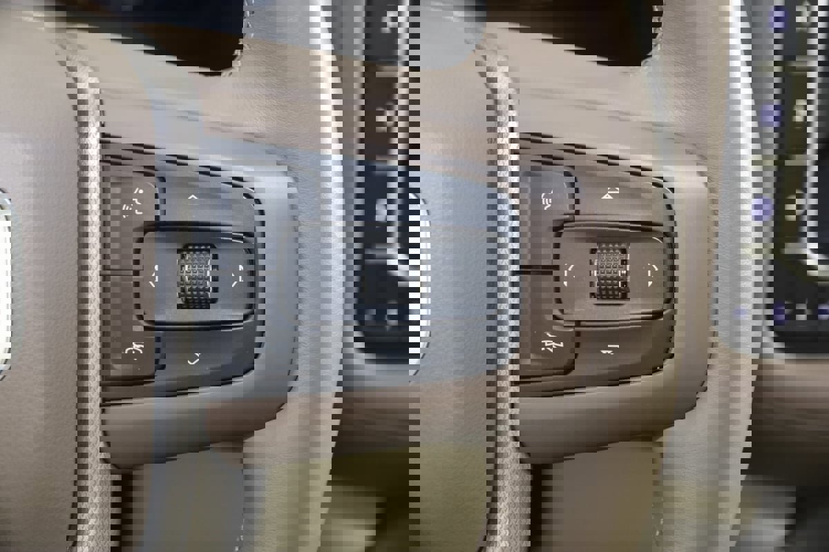 Used 2024 GMC Yukon Denali w/ Denali Reserve Package image 35