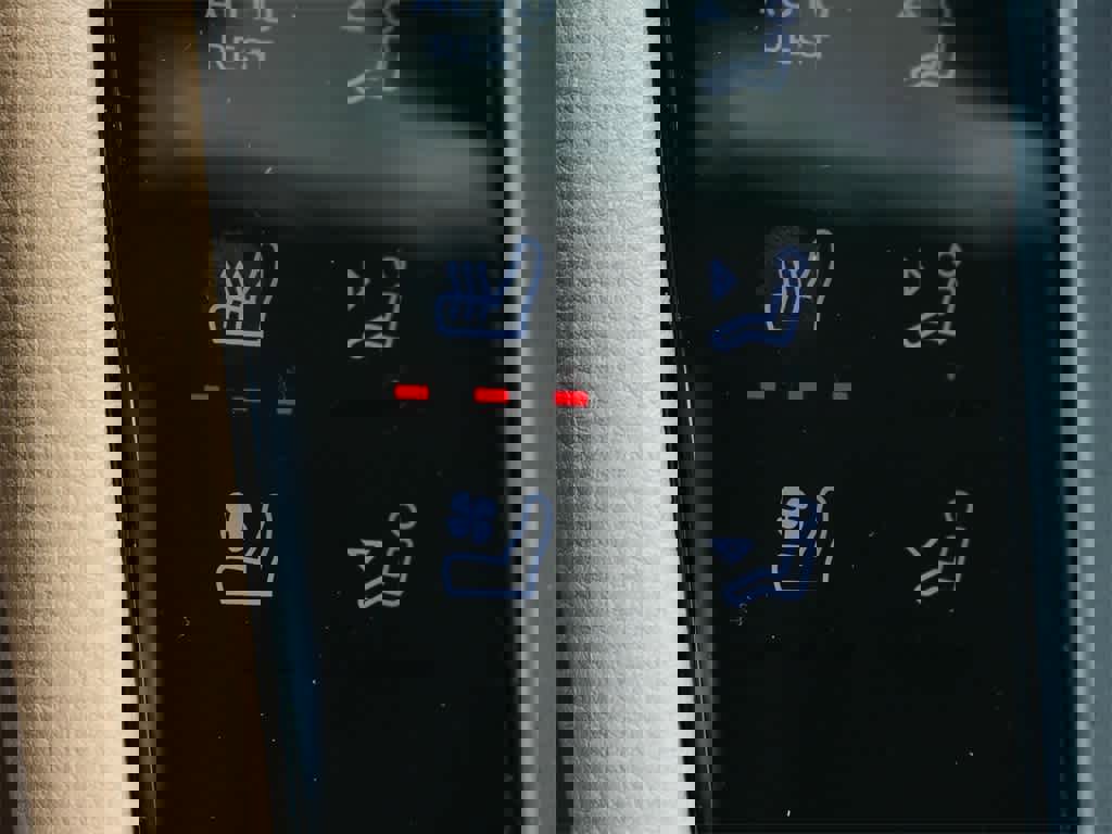 Used 2025 Porsche Macan image 27