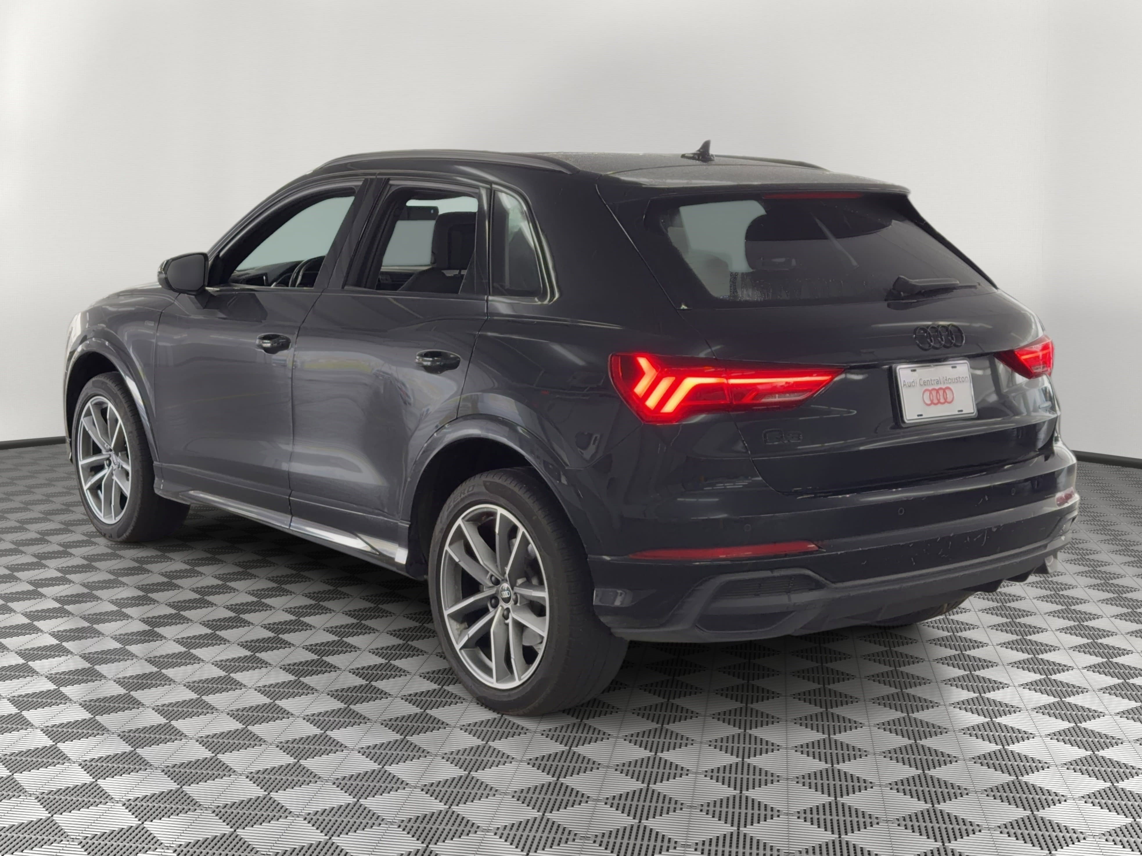Certified 2024 Audi Q3 2.0T Premium Plus w/ Premium Plus Package image 3