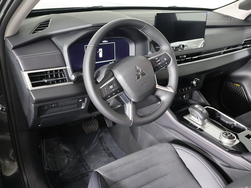 New 2025 Mitsubishi Outlander SE image 30