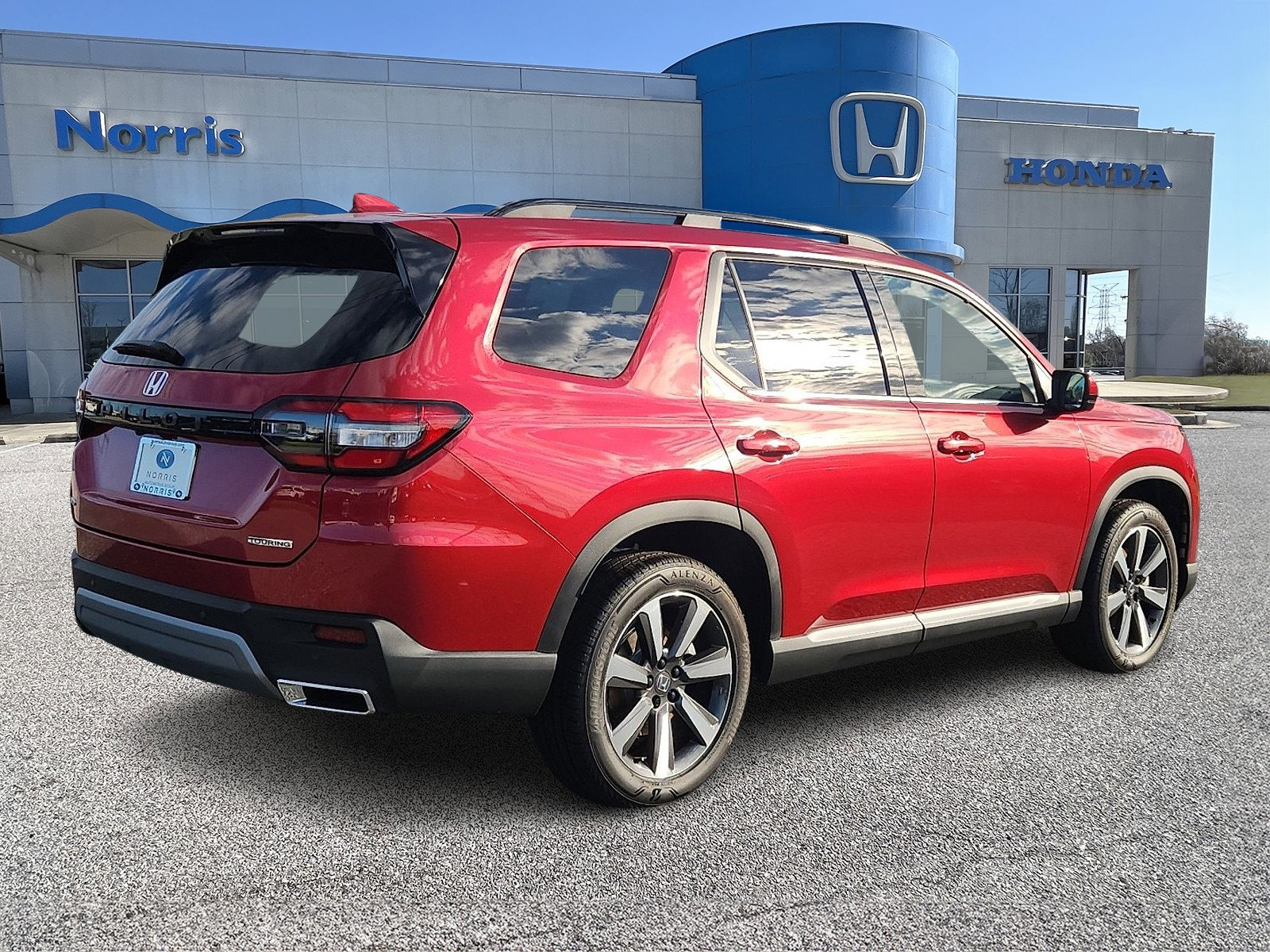 New 2025 Honda Pilot Touring image 4