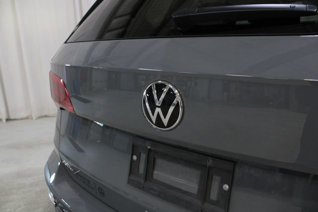 Used 2024 Volkswagen Taos SEL AWD/4WD image 32