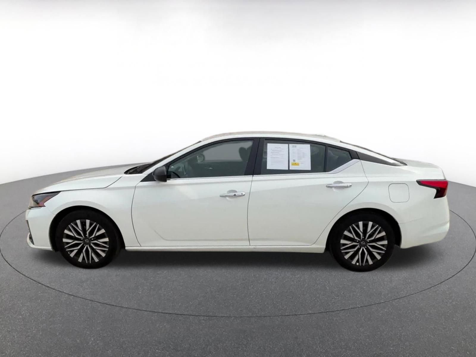 Used 2025 Nissan Altima 2.5 SV FWD image 9