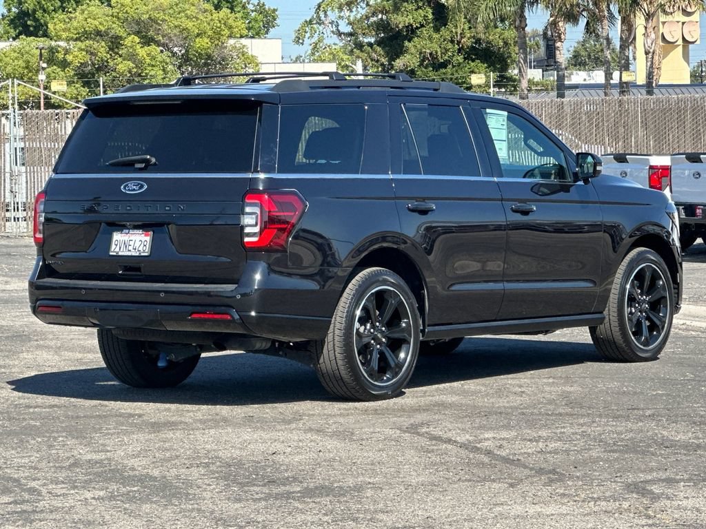 Certified 2024 Ford Expedition Limited RWD image 3