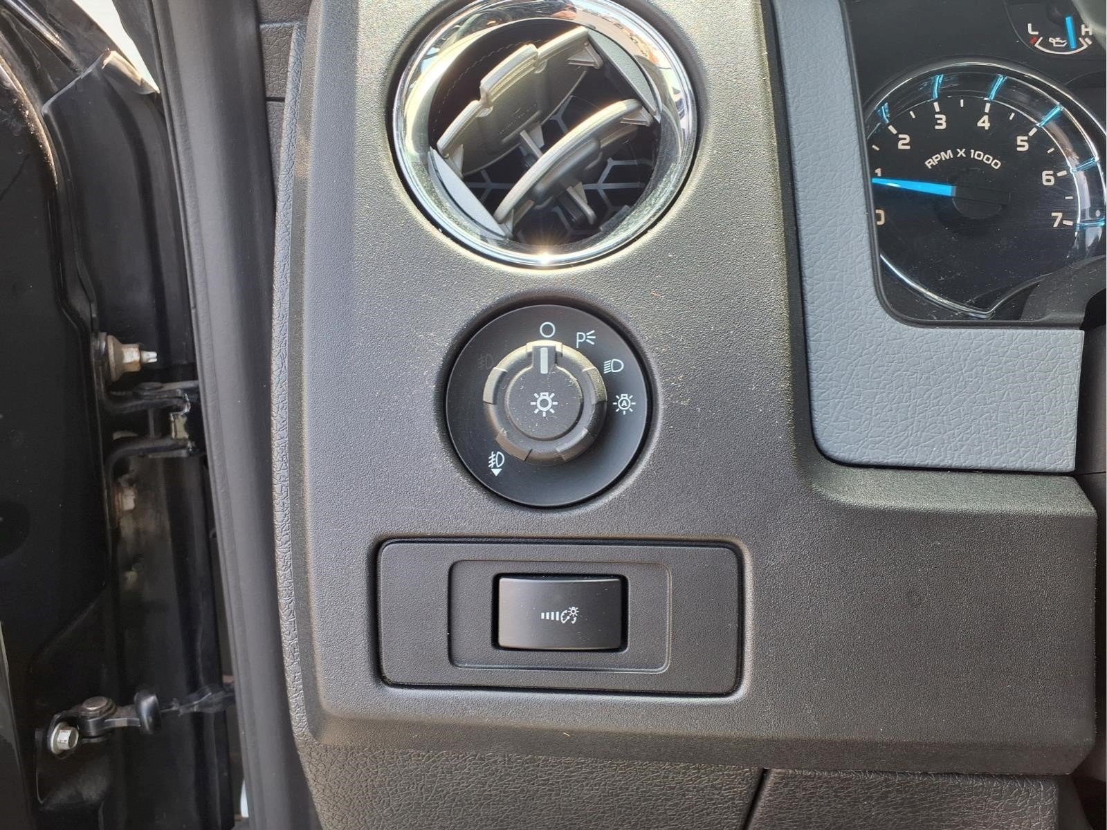 Used 2014 Ford F150 XLT w/ Equipment Group 302A Luxury AWD/4WD image 10