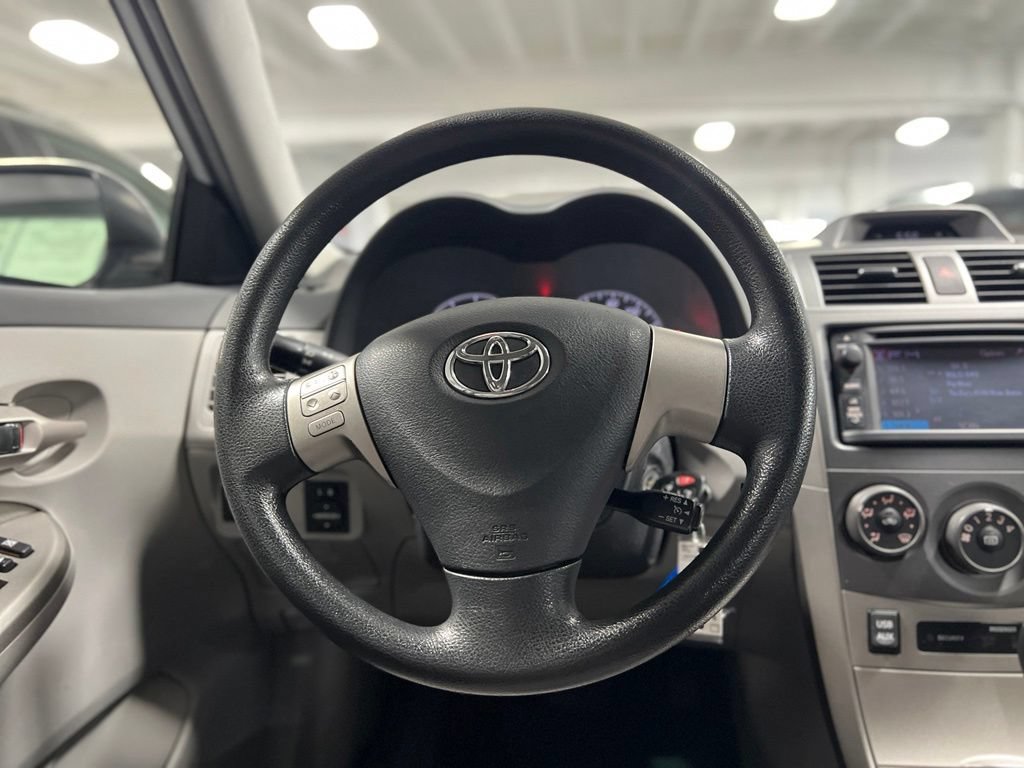 Used 2013 Toyota Corolla LE FWD image 27