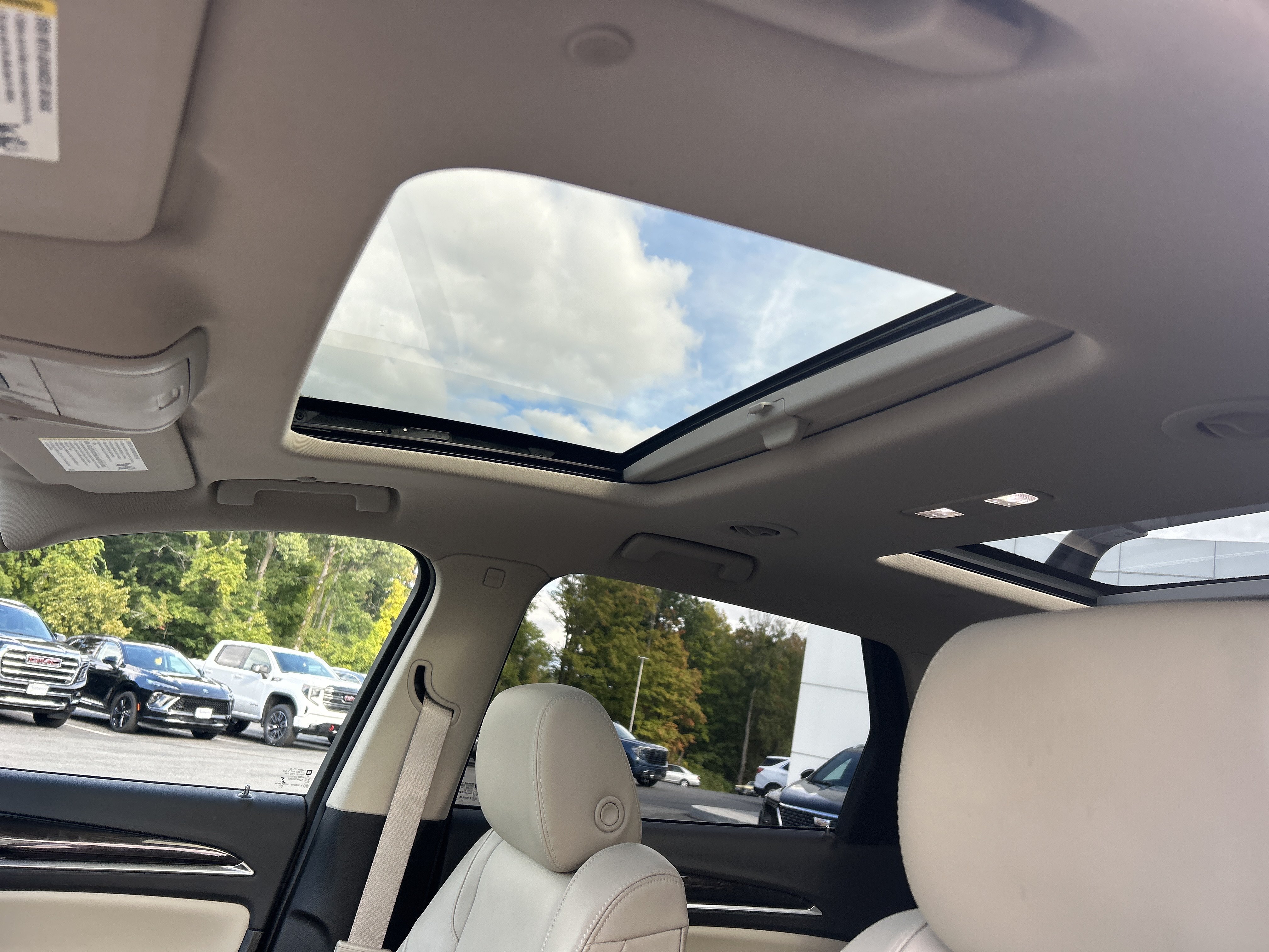 Used 2020 Buick Enclave Premium w/ Sun and Sites Package AWD/4WD image 20