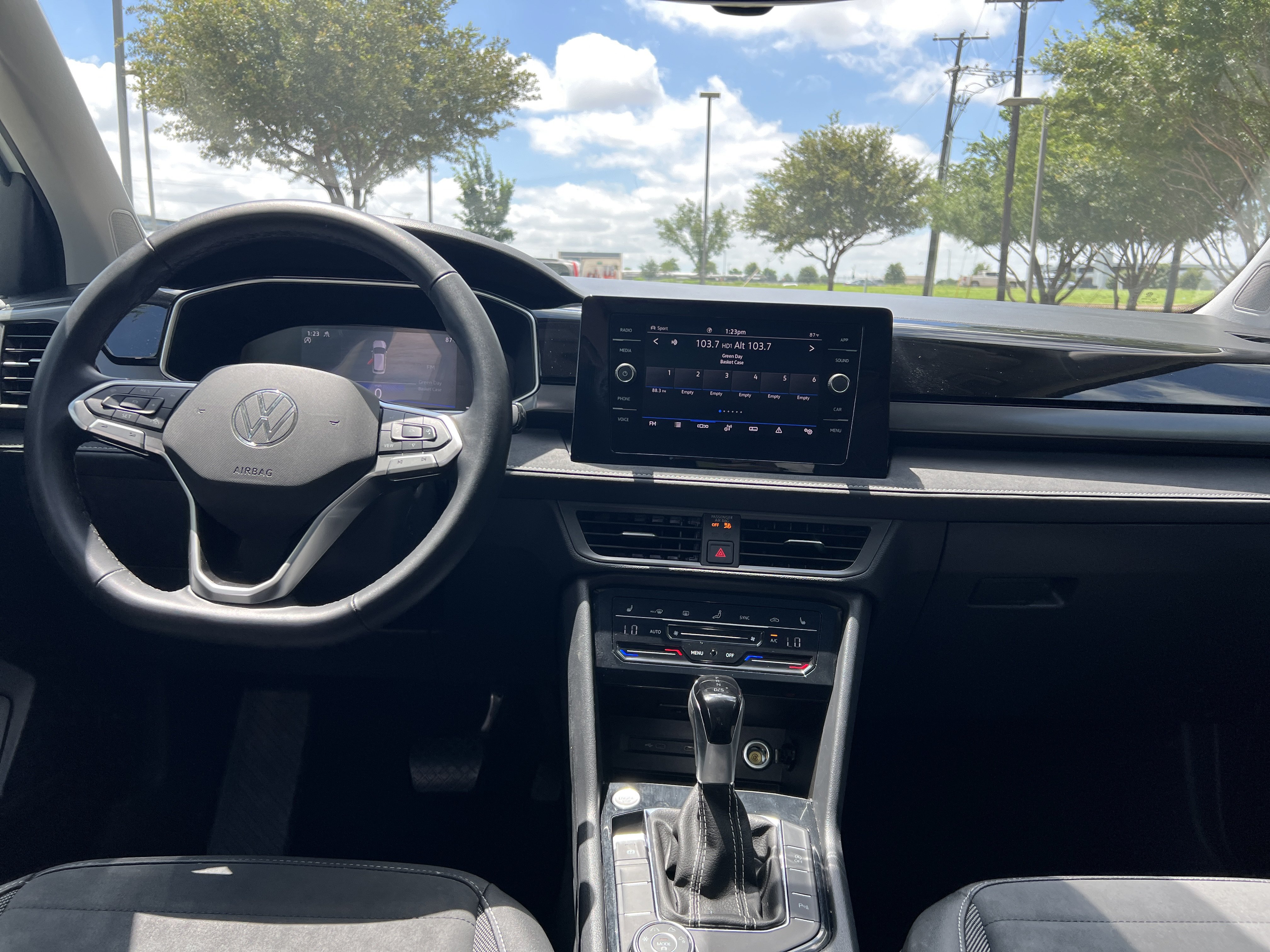 Certified 2025 Volkswagen Taos SE AWD/4WD image 26