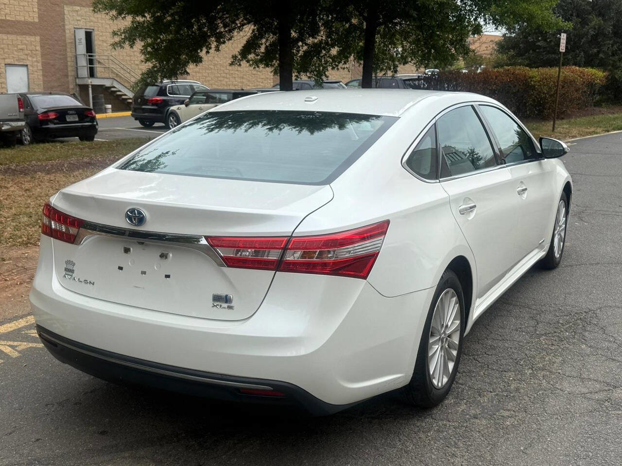 Used 2015 Toyota Avalon XLE Touring image 3