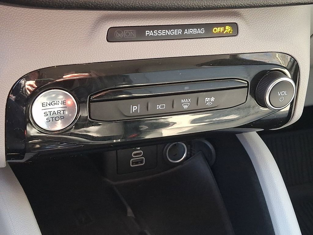 Used 2025 Ford Escape Platinum w/ Premium Technology Package image 15