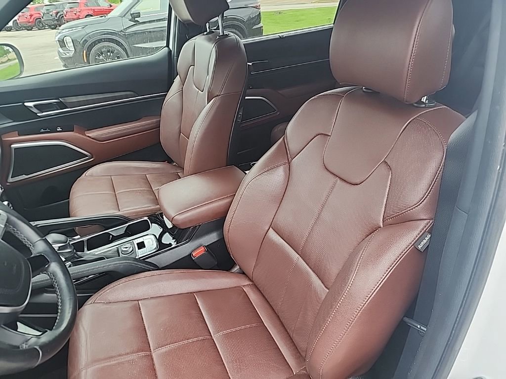 Used 2023 Kia Telluride EX w/ EX Captain's Chair Package AWD/4WD image 10