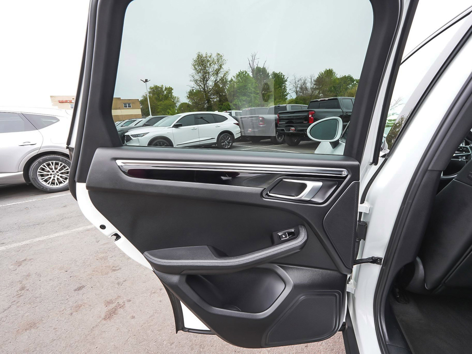 Used 2021 Porsche Macan S AWD/4WD image 12