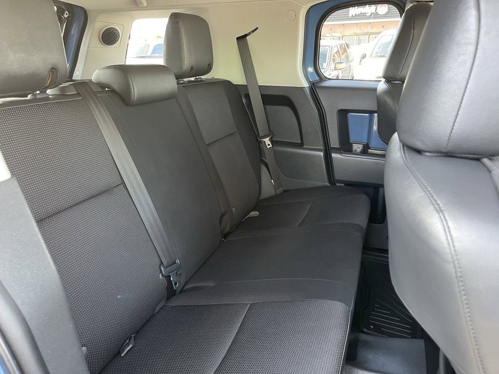 Used 2013 Toyota FJ Cruiser 4WD w/ Upgrade Pkg image 16