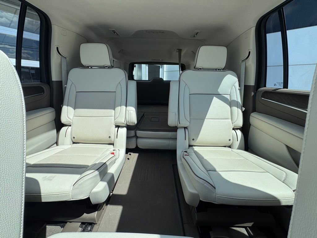 Used 2023 GMC Yukon XL Denali image 24