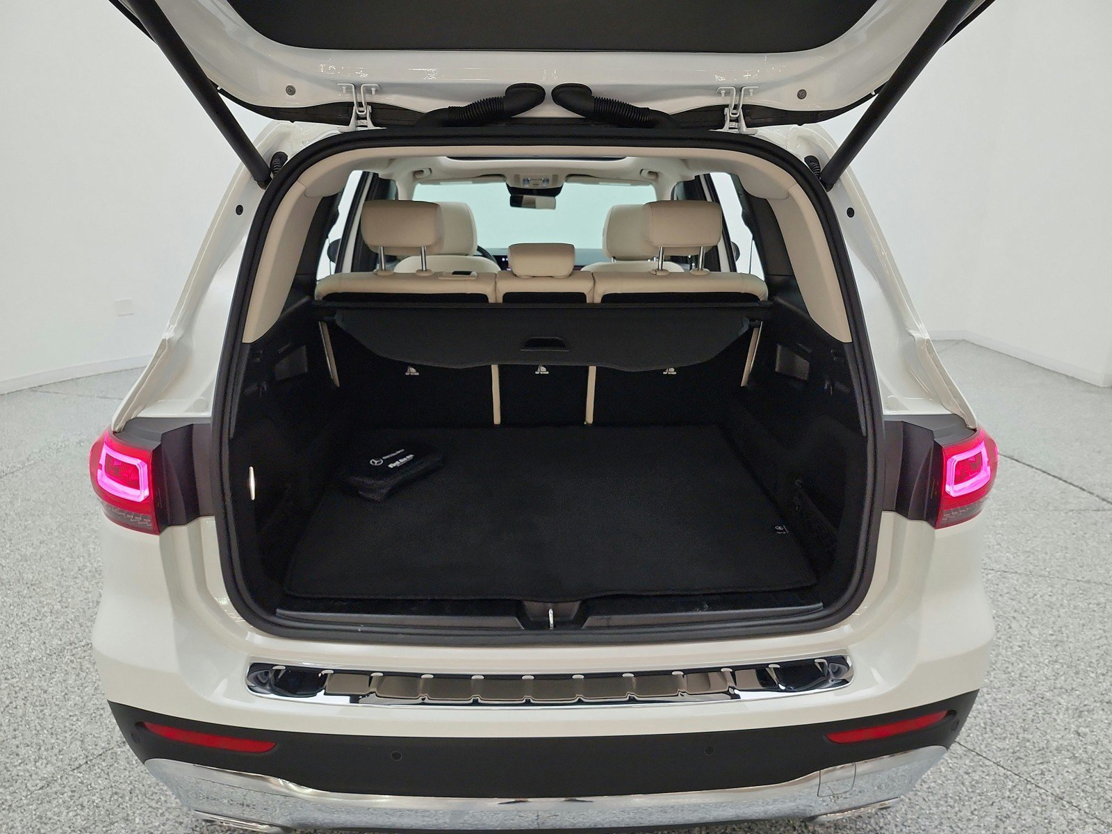 Used 2023 Mercedes-Benz GLB 250 image 18