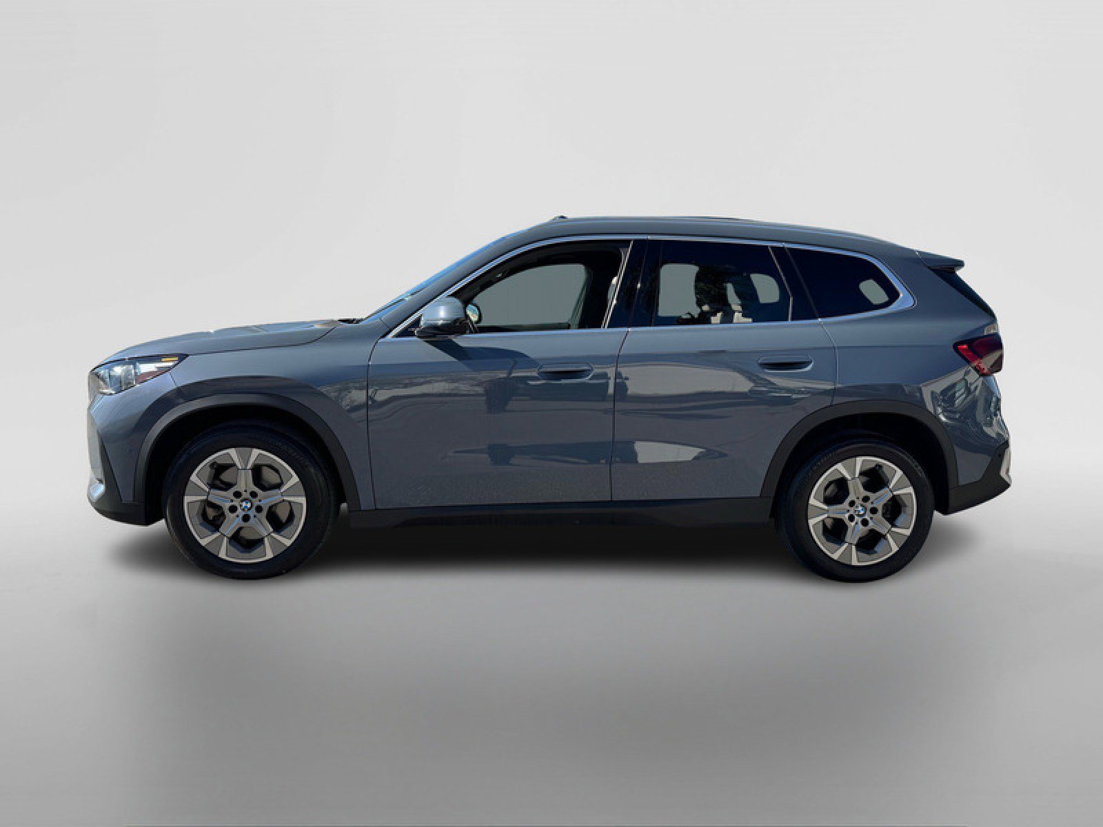 Used 2023 BMW X1 xDrive28i w/ Convenience Package AWD/4WD image 2