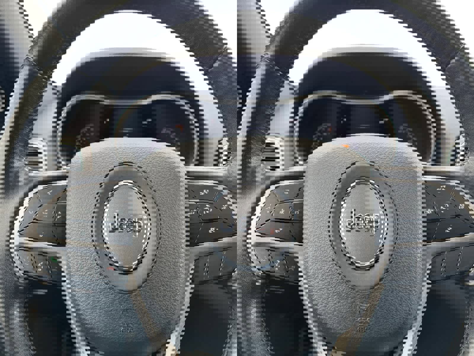 Used 2020 Jeep Grand Cherokee Altitude image 19