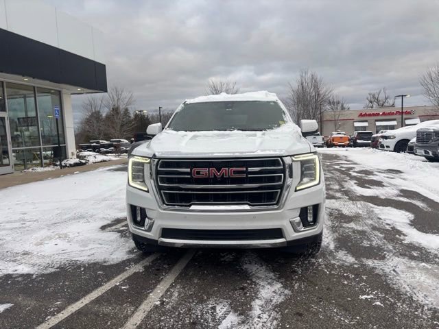 Used 2022 GMC Yukon SLT w/ SLT Premium Package image 2