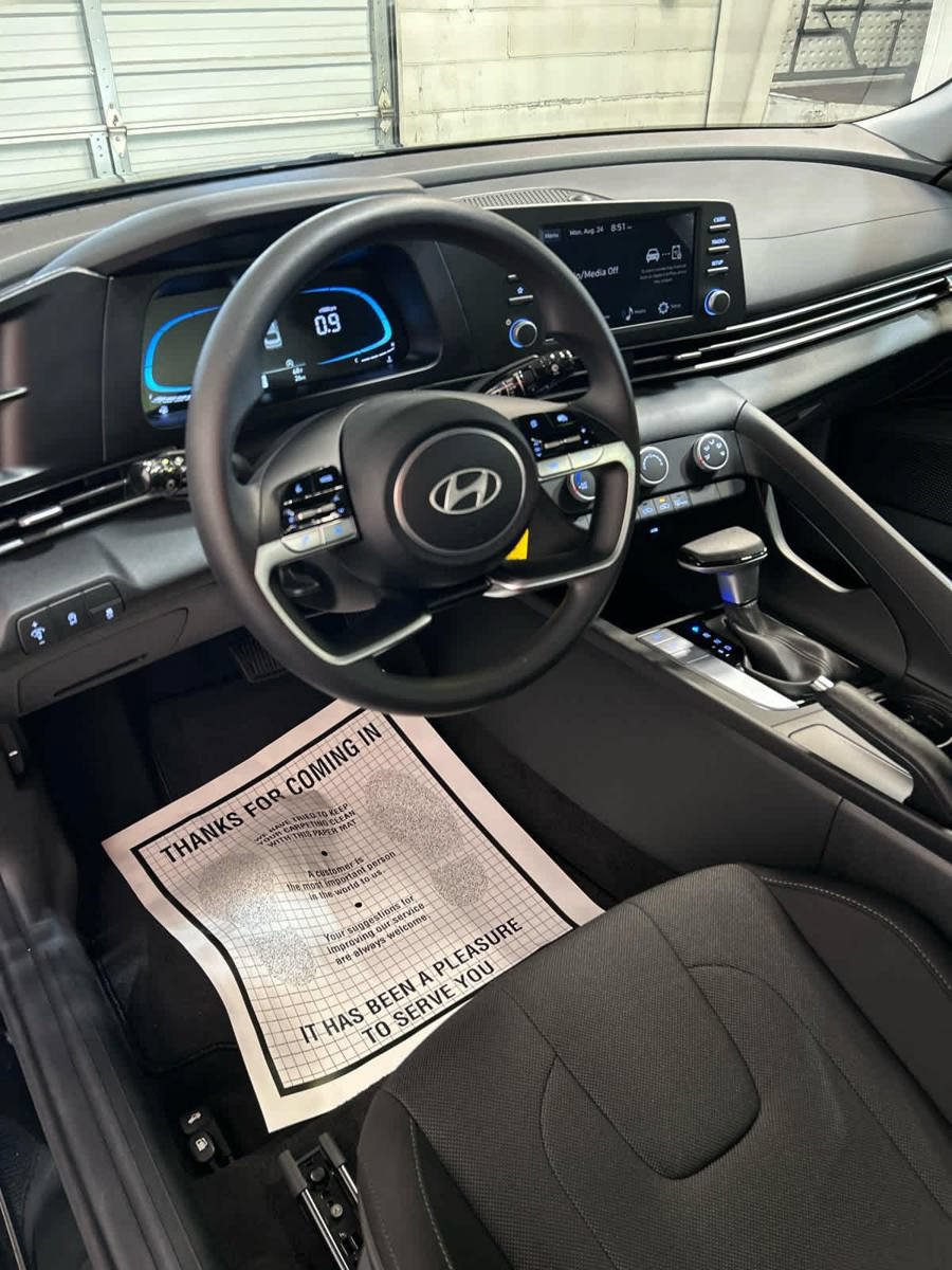 New 2026 Hyundai Elantra SE FWD image 9
