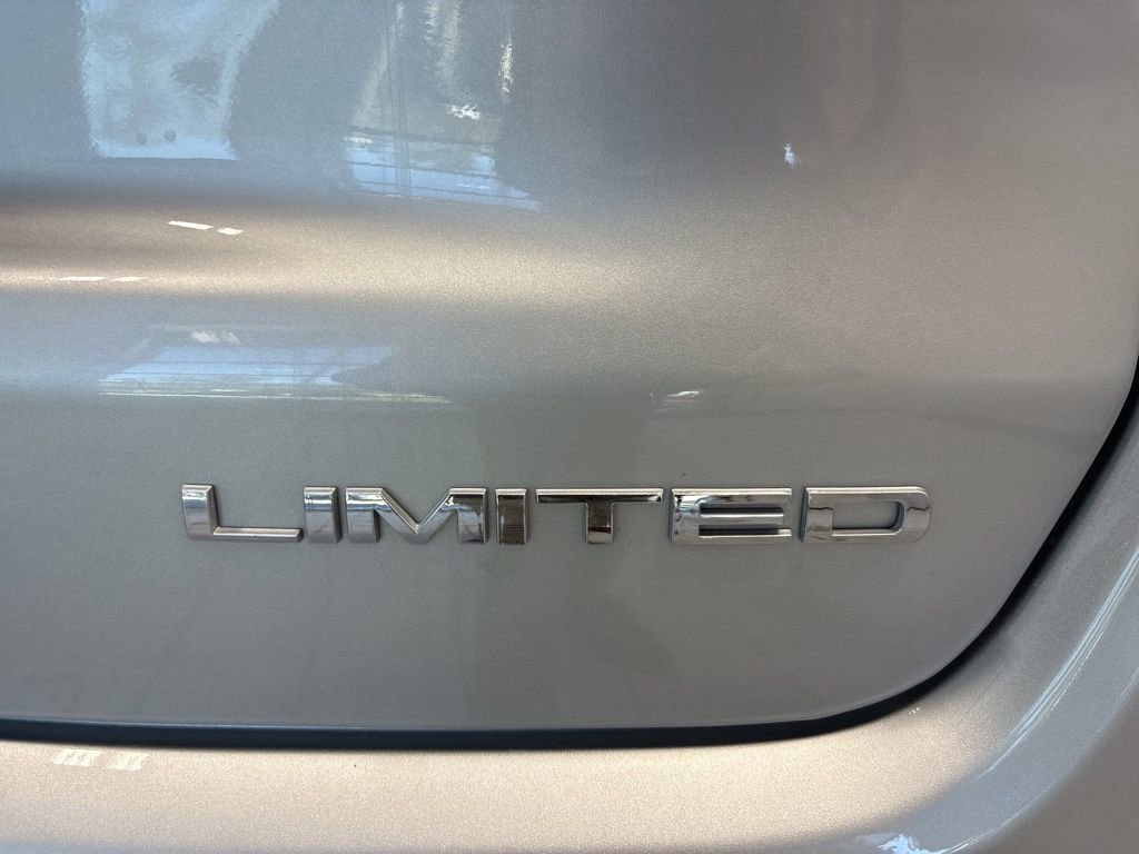 Used 2025 Jeep Compass Limited image 19