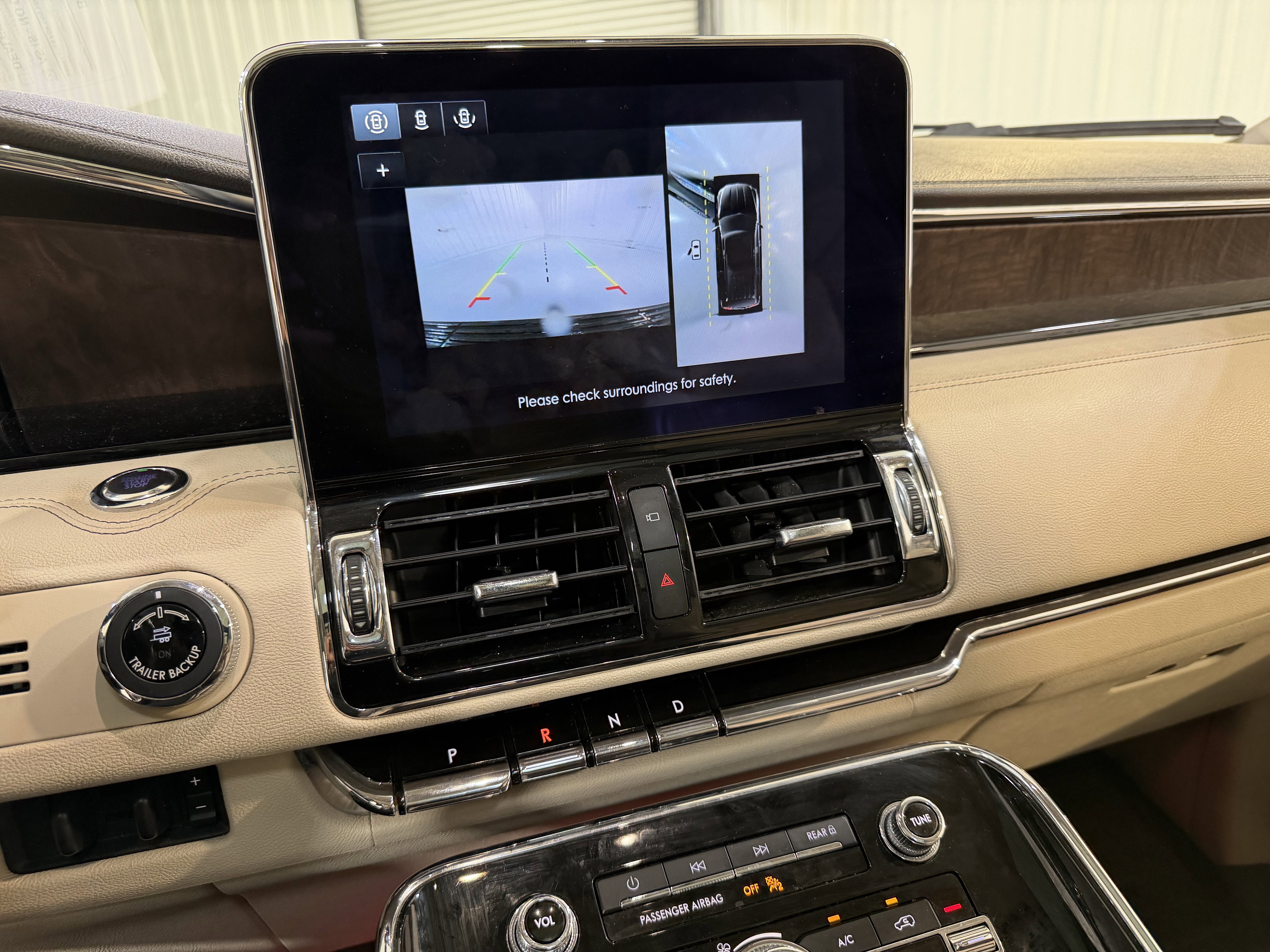 Used 2020 Lincoln Navigator L Reserve w/ Luxury Package RWD image 20