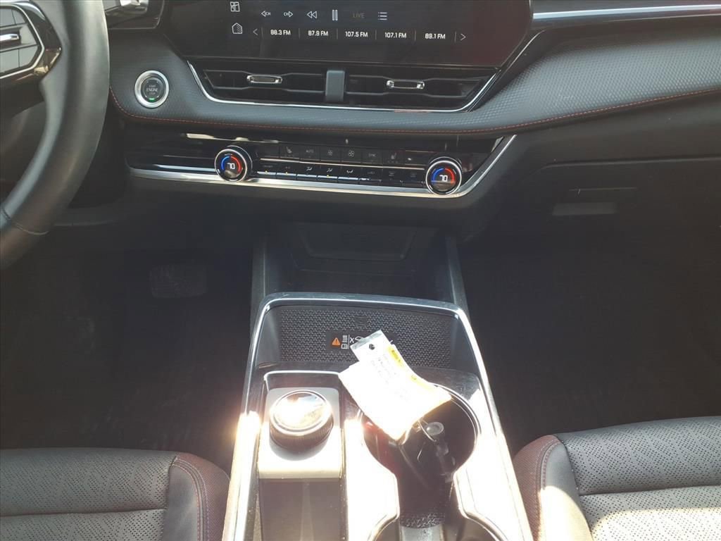 Used 2025 Chevrolet Equinox RS w/ LPO, Floor Liner Package image 11