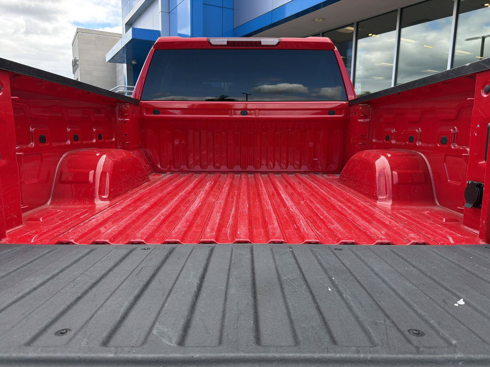 Certified 2025 Chevrolet Silverado 1500 LT w/ LPO, Liner Protection Package AWD/4WD image 39