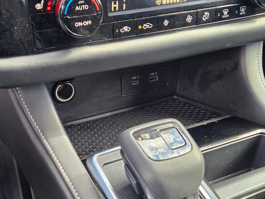 Used 2025 Nissan Pathfinder SV image 30