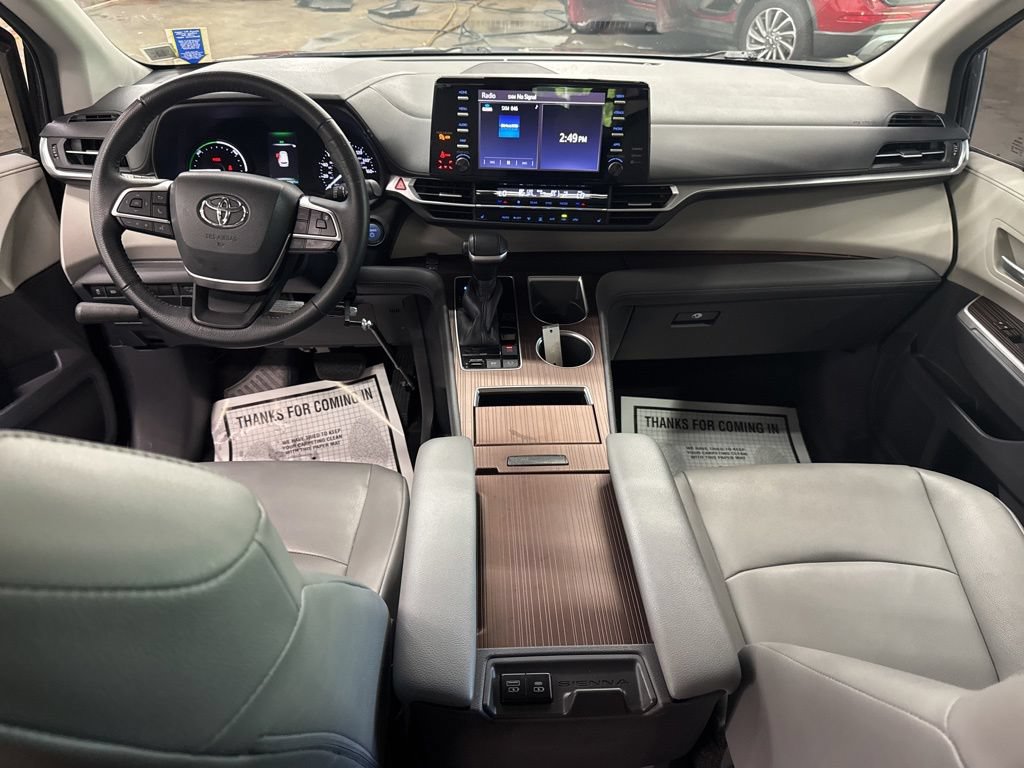 Used 2021 Toyota Sienna XLE FWD image 19