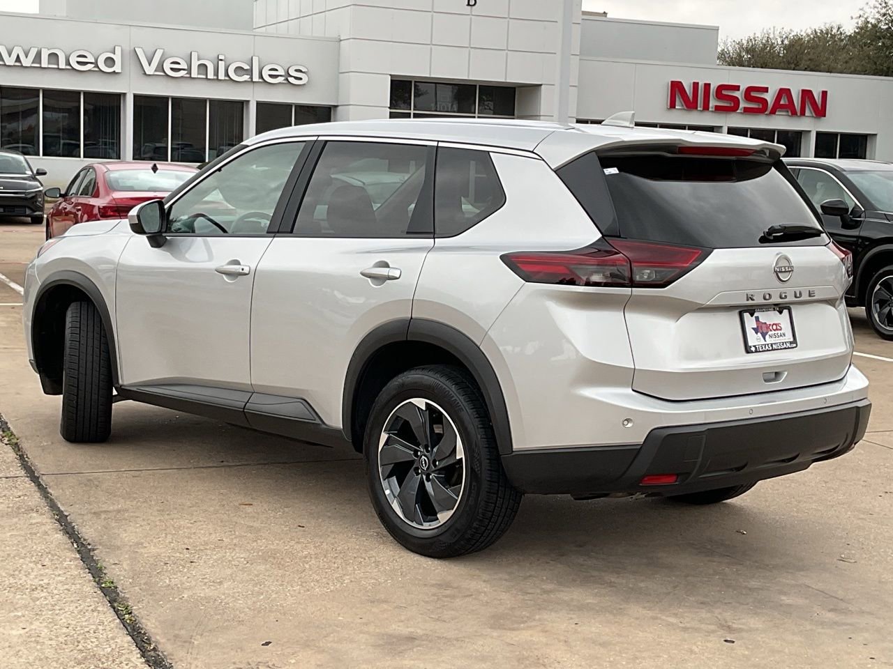 Used 2025 Nissan Rogue SV image 7