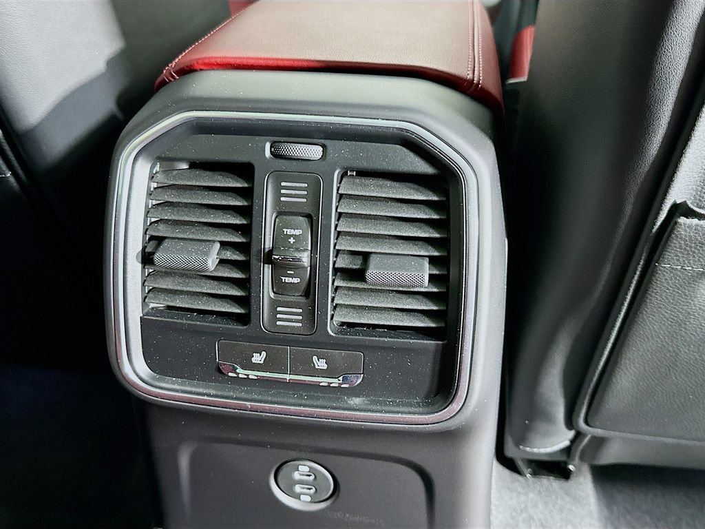 New 2025 Porsche Macan image 27