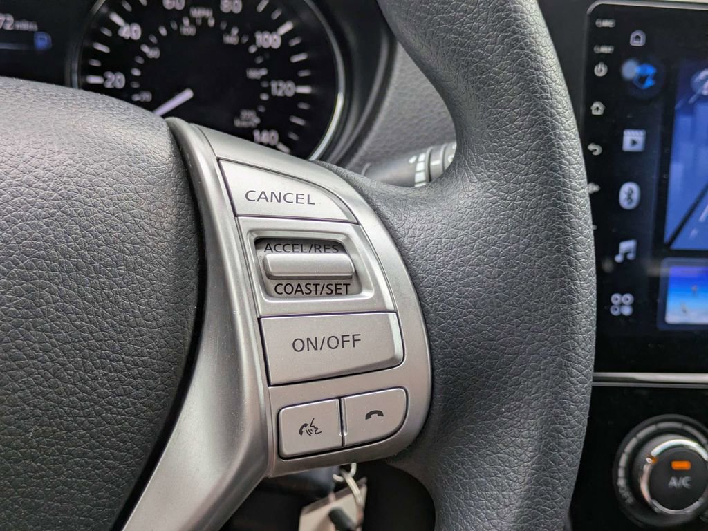 Used 2015 Nissan Rogue S image 25