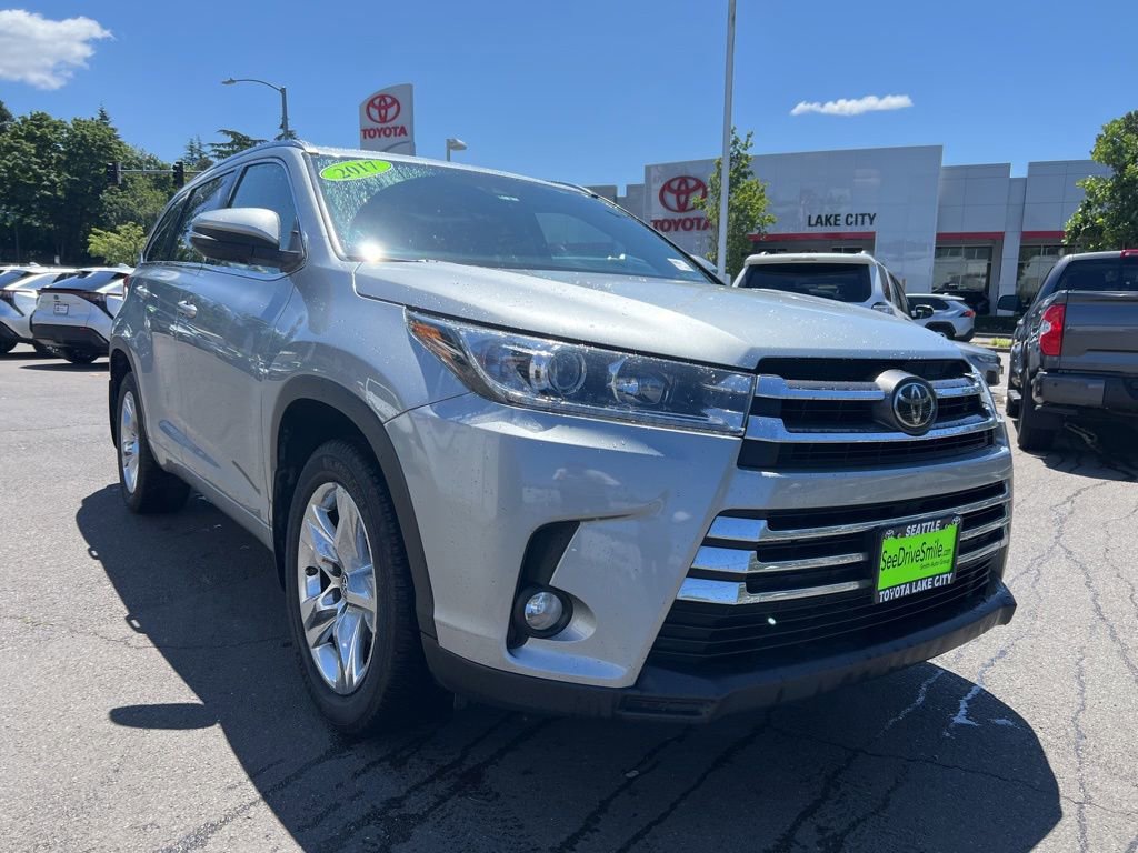 Used 2017 Toyota Highlander Limited AWD/4WD video 1