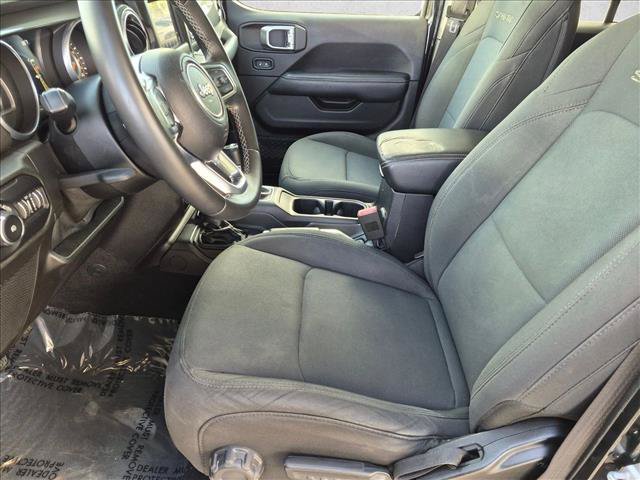 Used 2018 Jeep Wrangler Unlimited Sahara AWD/4WD image 14