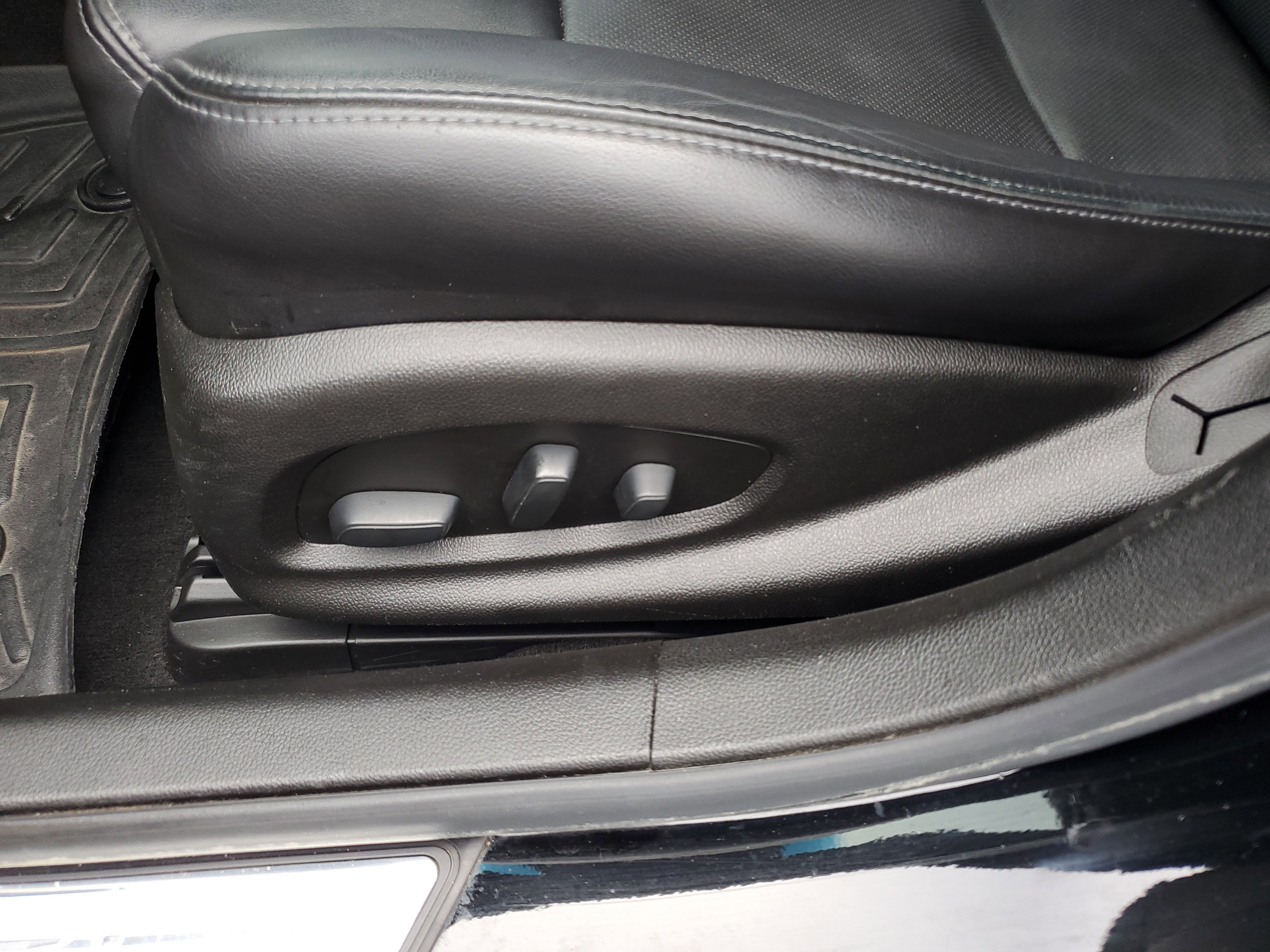 Used 2018 Cadillac CTS Luxury image 14