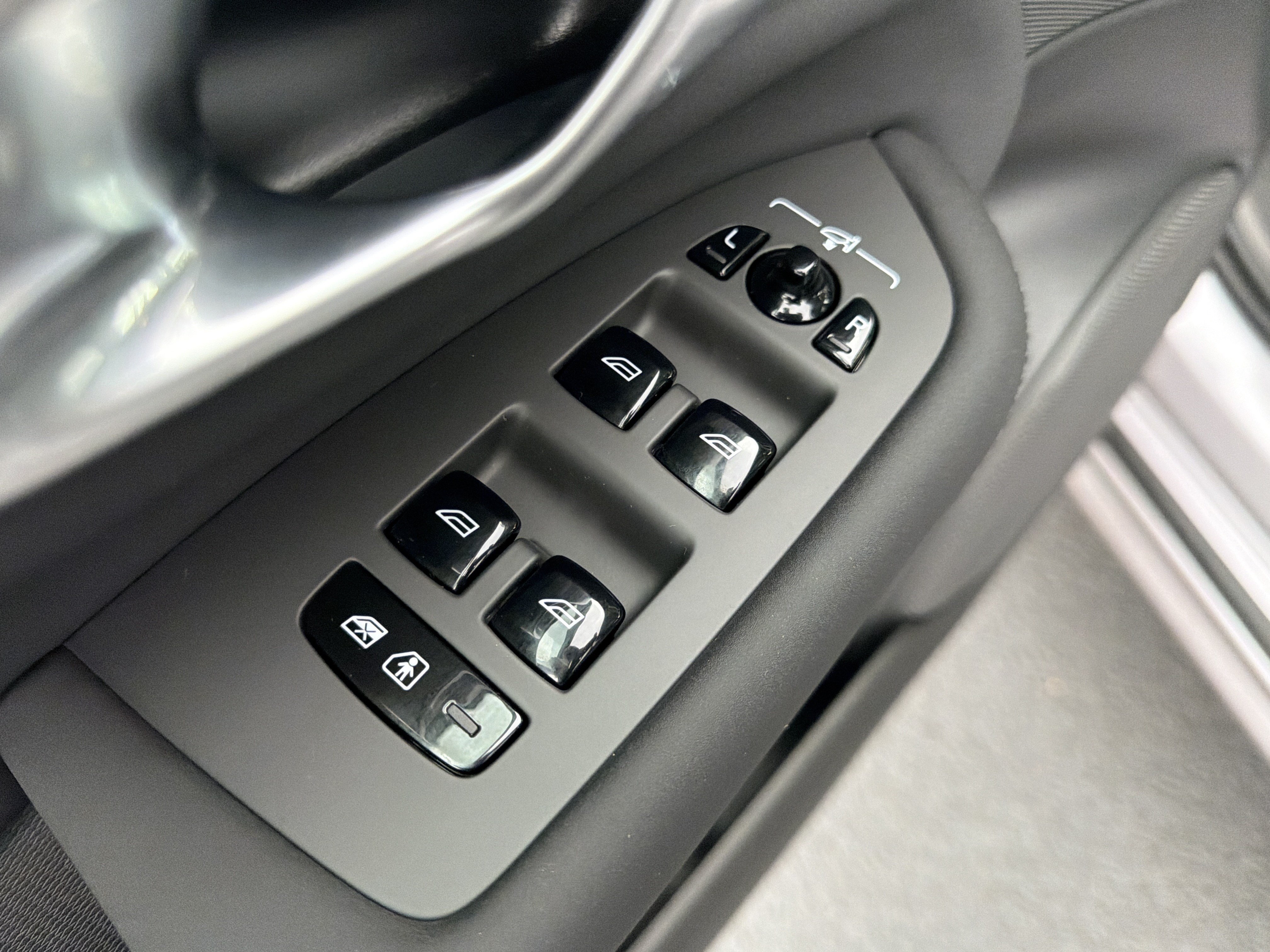Certified 2026 Volvo XC90 B6 Plus AWD/4WD image 15