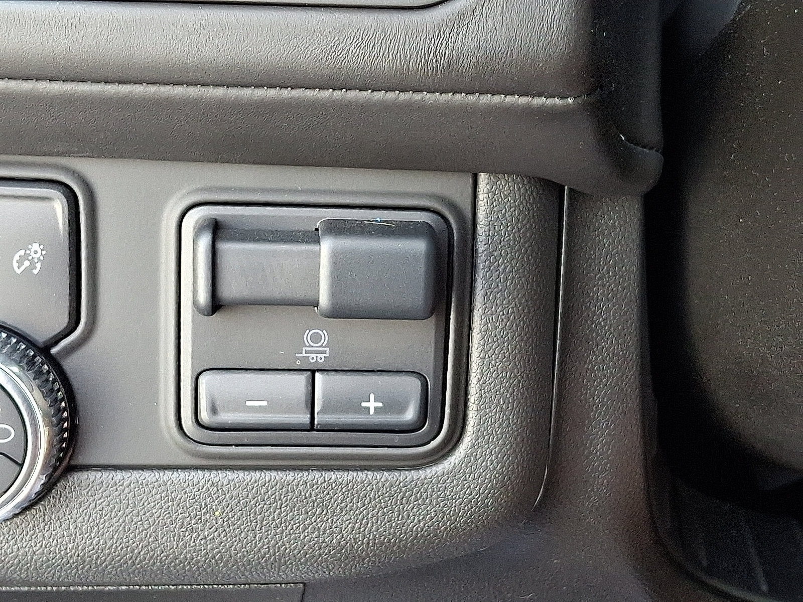 Used 2023 GMC Yukon Denali Ultimate AWD/4WD image 31