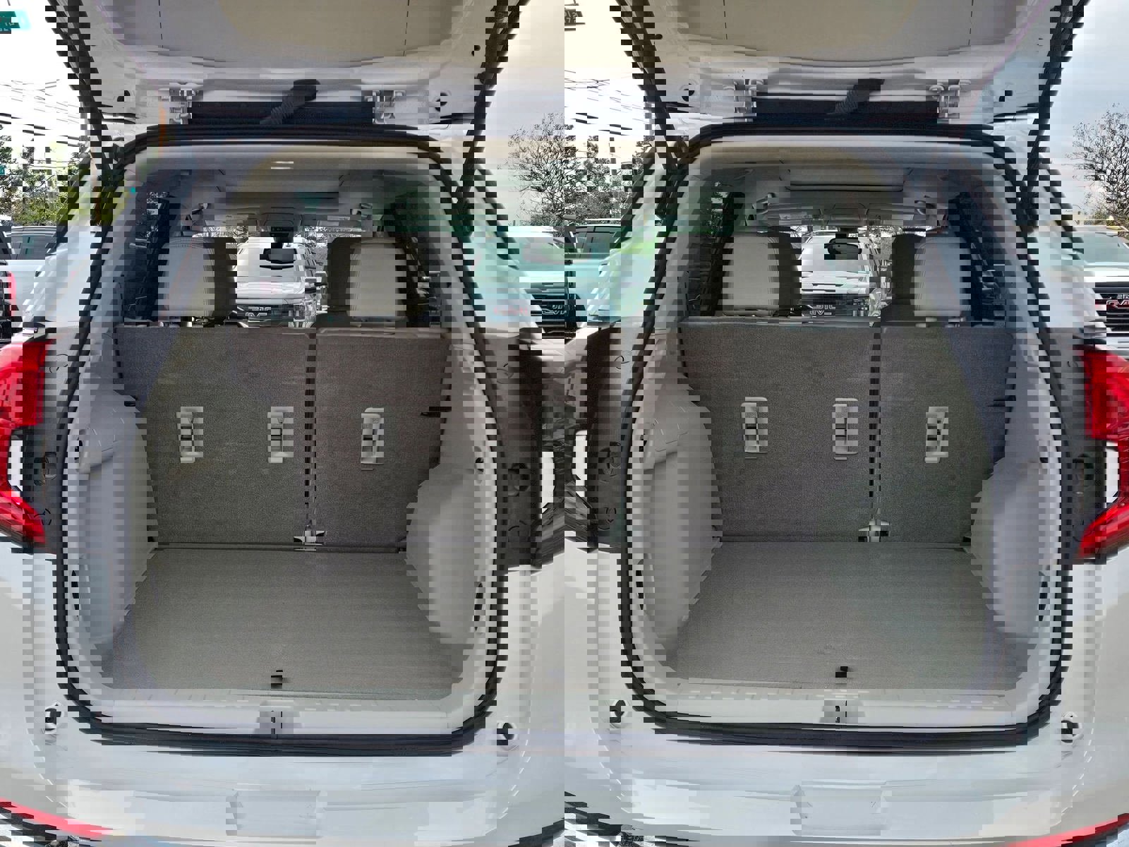 Used 2024 GMC Terrain Denali w/ Denali Premium Package image 4