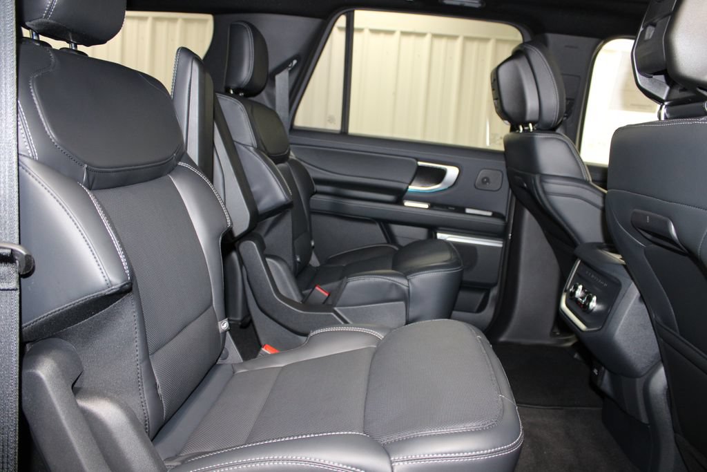New 2027 Ford Expedition Max Platinum w/ Stealth Appearance Package RWD image 32