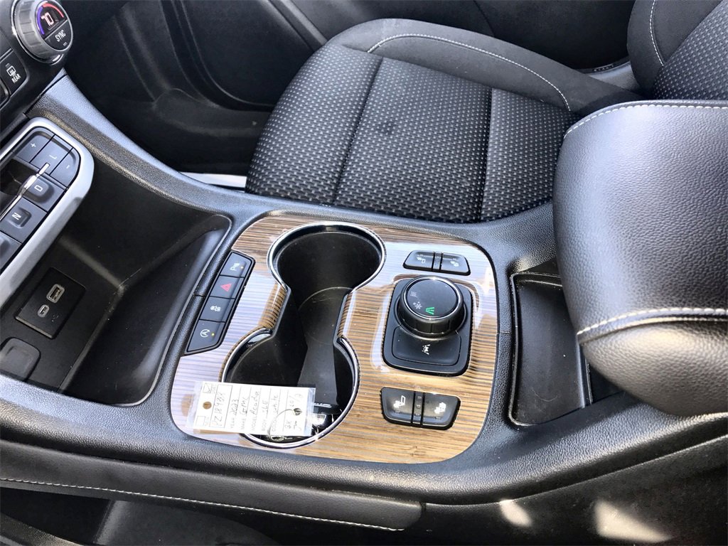 Used 2023 GMC Acadia SLE w/ Driver Convenience Package image 21