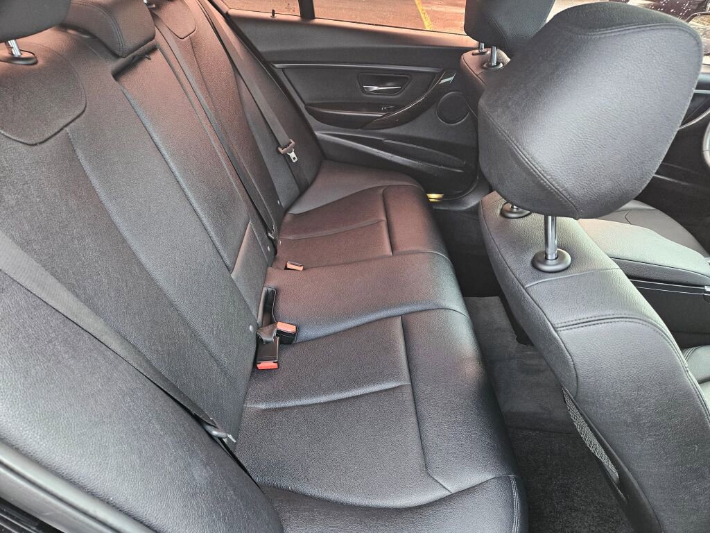 Used 2018 BMW 320i xDrive Sedan image 13