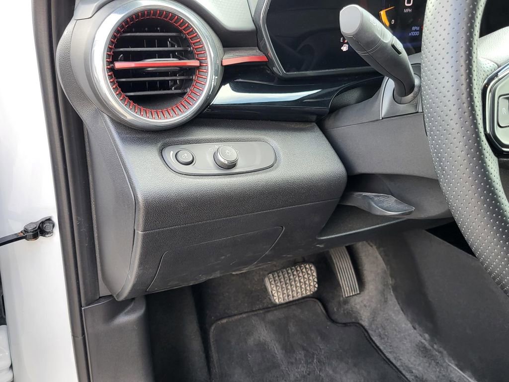 Used 2025 Chevrolet Trax RS image 19