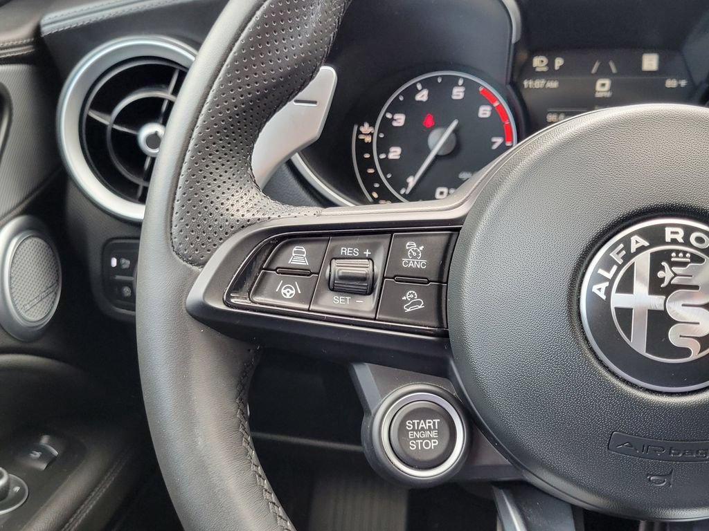 Used 2023 Alfa Romeo Stelvio Veloce AWD/4WD image 5