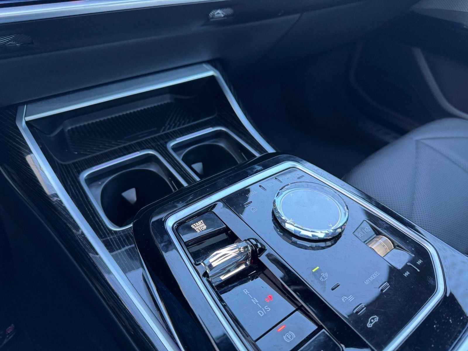 Used 2025 BMW 740i xDrive image 24