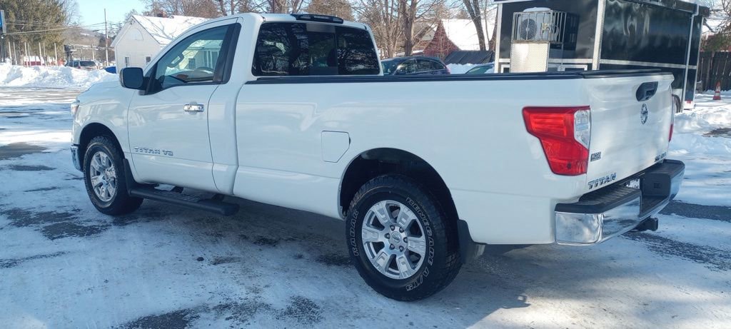Used 2019 Nissan Titan SV image 5