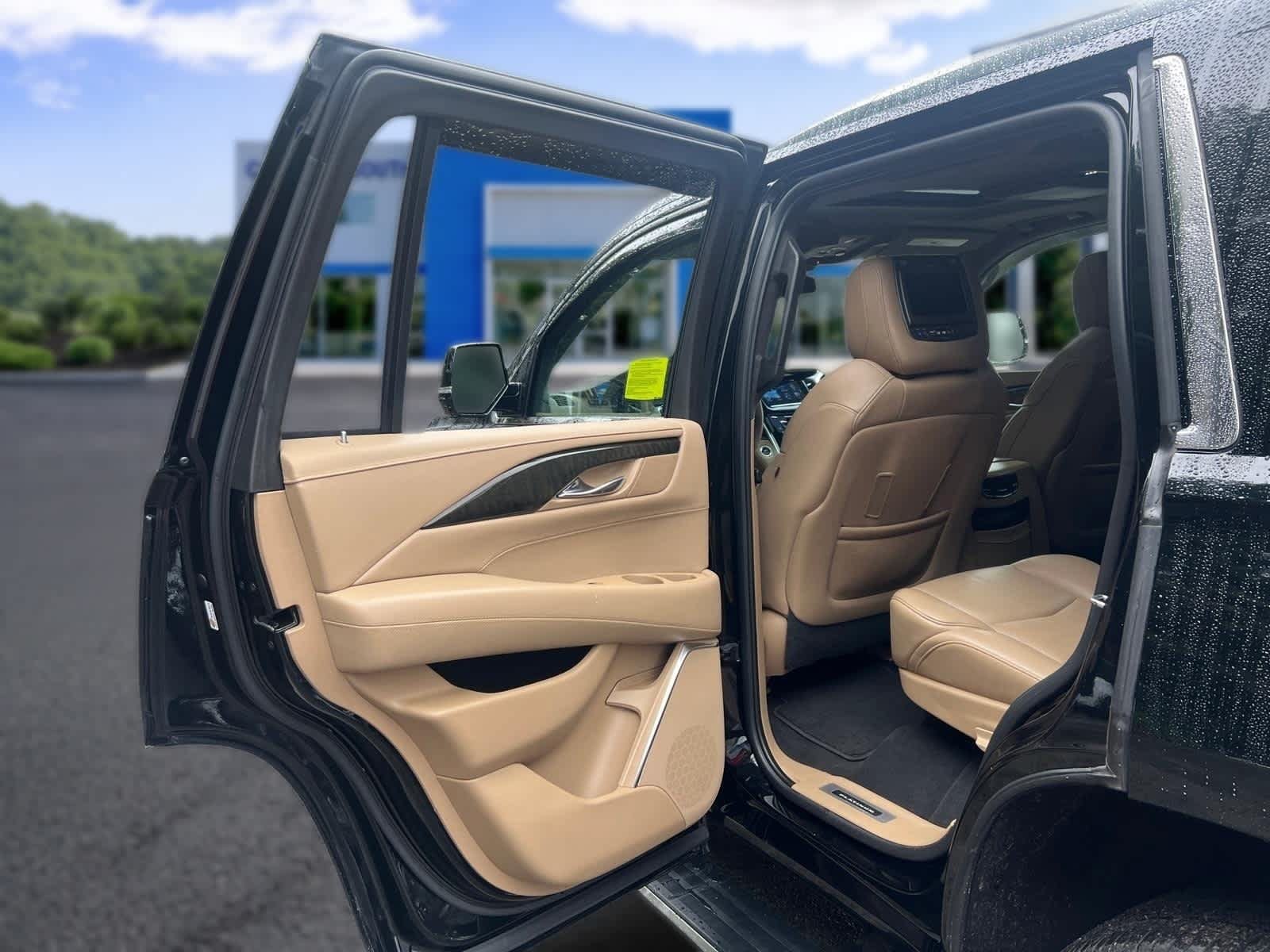 Used 2019 Cadillac Escalade Platinum AWD/4WD image 29